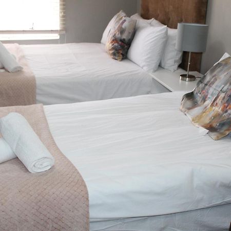 103Onwallace Self Catering Guest House เคปทาวน์ ภายนอก รูปภาพ