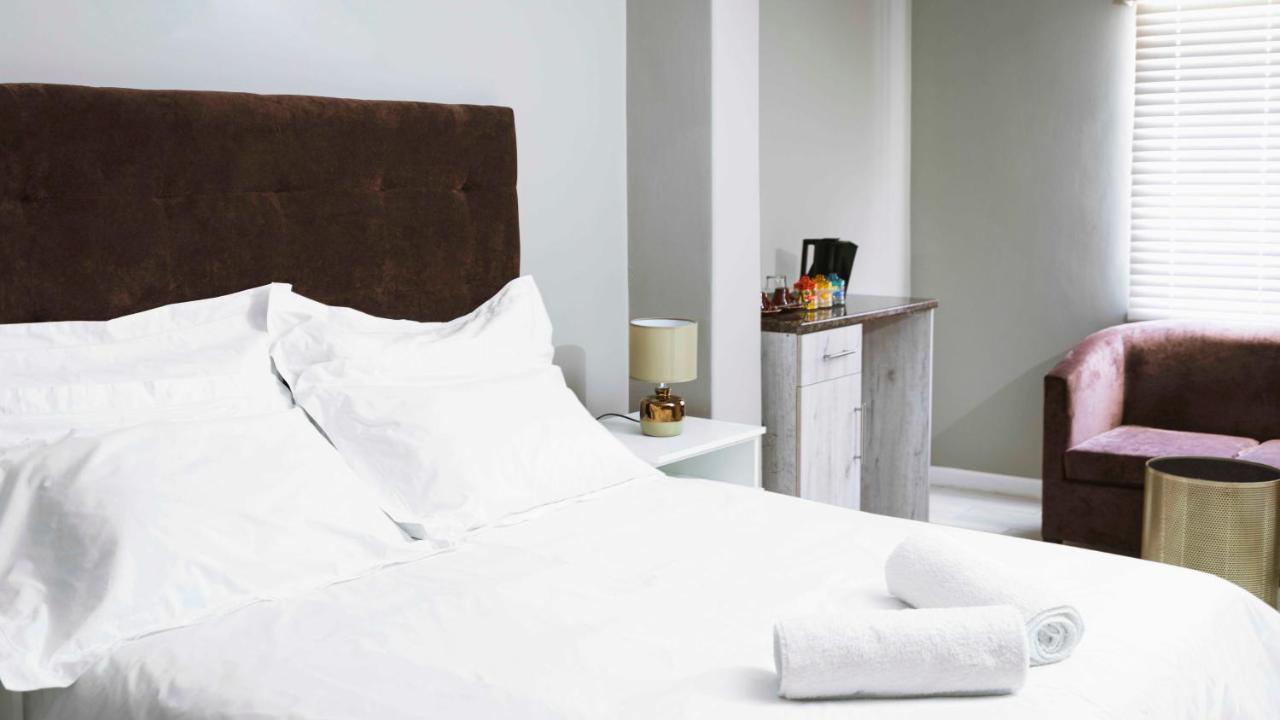 103Onwallace Self Catering Guest House เคปทาวน์ ภายนอก รูปภาพ