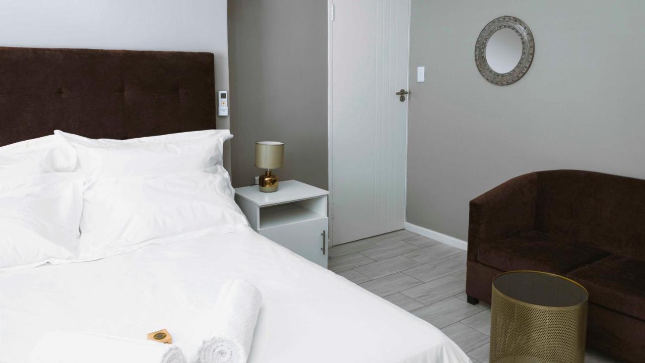 103Onwallace Self Catering Guest House เคปทาวน์ ภายนอก รูปภาพ