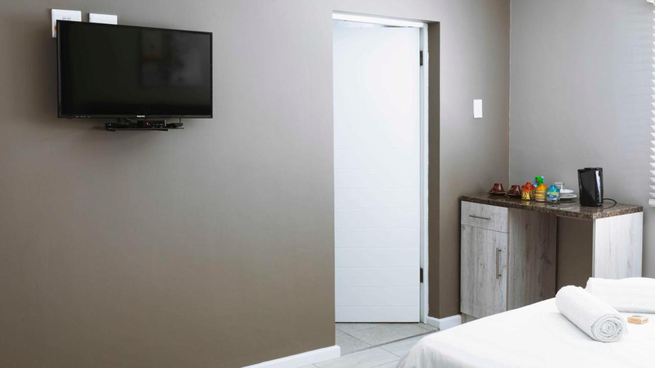 103Onwallace Self Catering Guest House เคปทาวน์ ภายนอก รูปภาพ