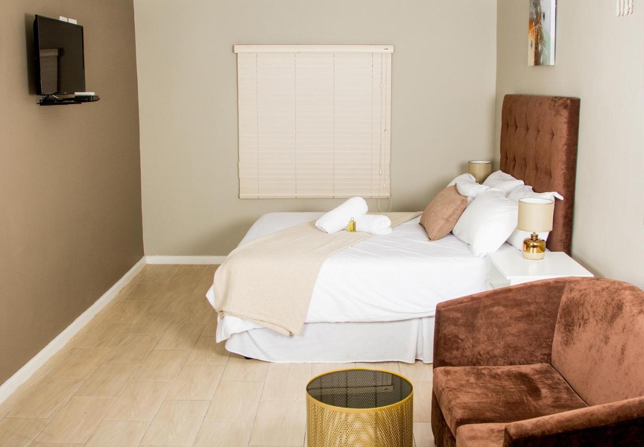 103Onwallace Self Catering Guest House เคปทาวน์ ภายนอก รูปภาพ