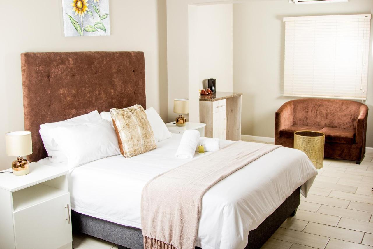 103Onwallace Self Catering Guest House เคปทาวน์ ภายนอก รูปภาพ