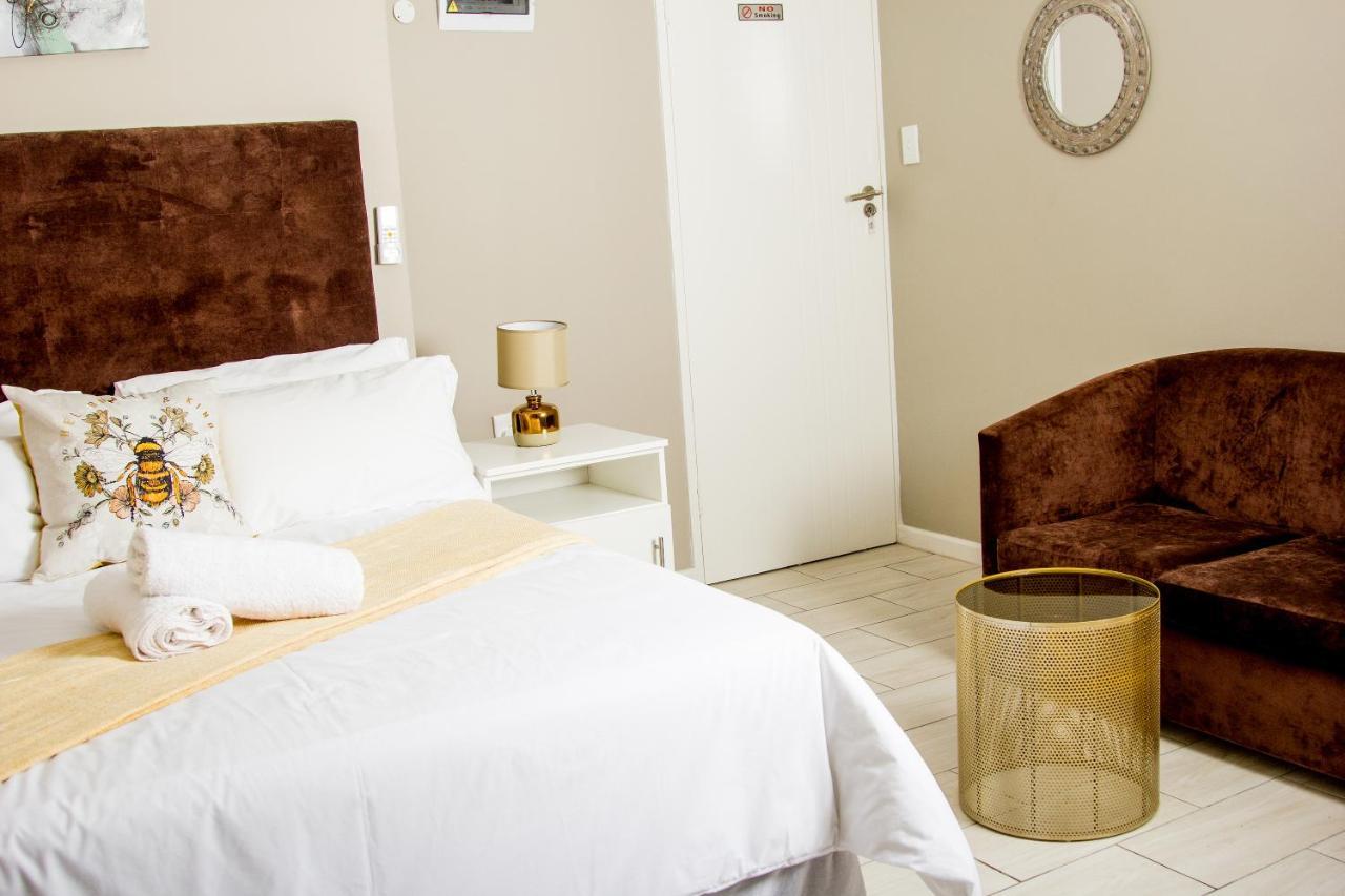 103Onwallace Self Catering Guest House เคปทาวน์ ภายนอก รูปภาพ