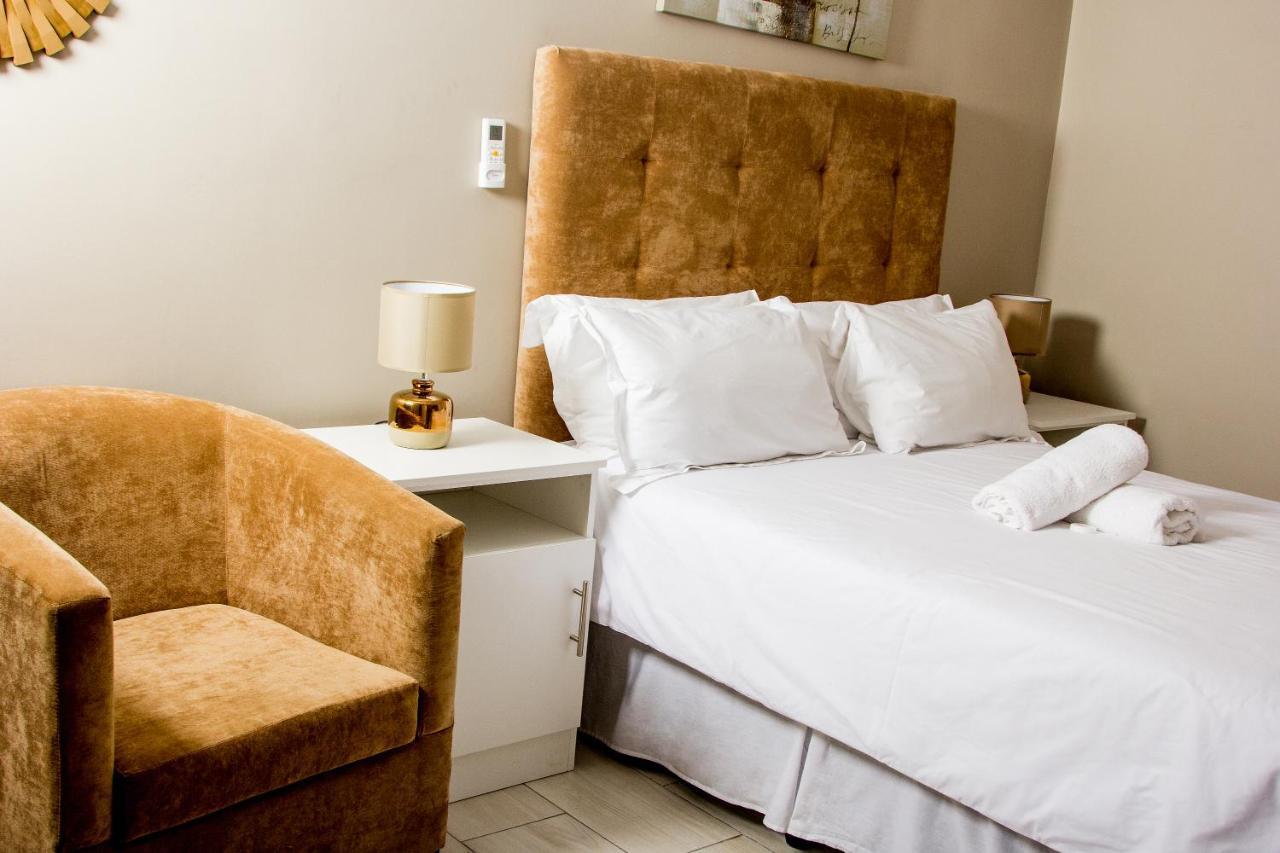103Onwallace Self Catering Guest House เคปทาวน์ ภายนอก รูปภาพ