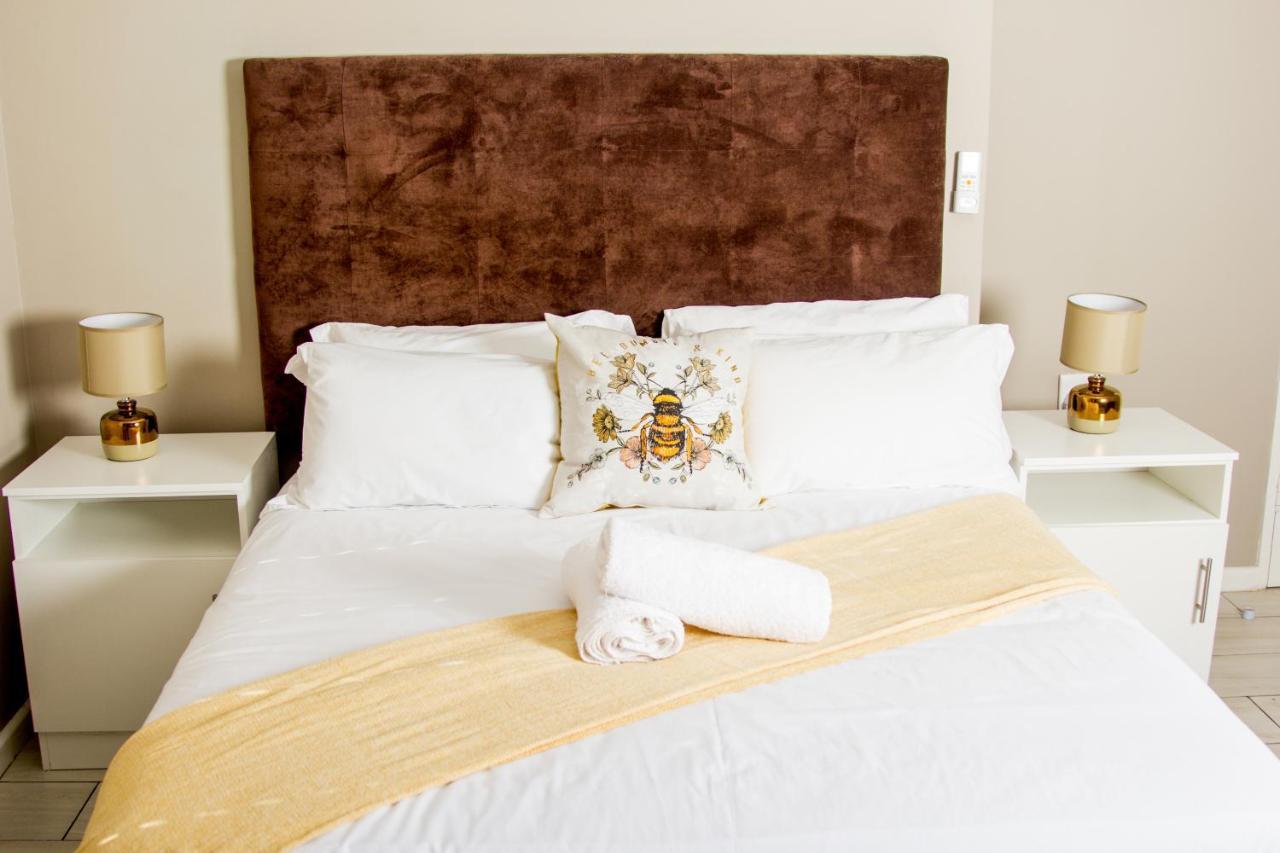 103Onwallace Self Catering Guest House เคปทาวน์ ภายนอก รูปภาพ