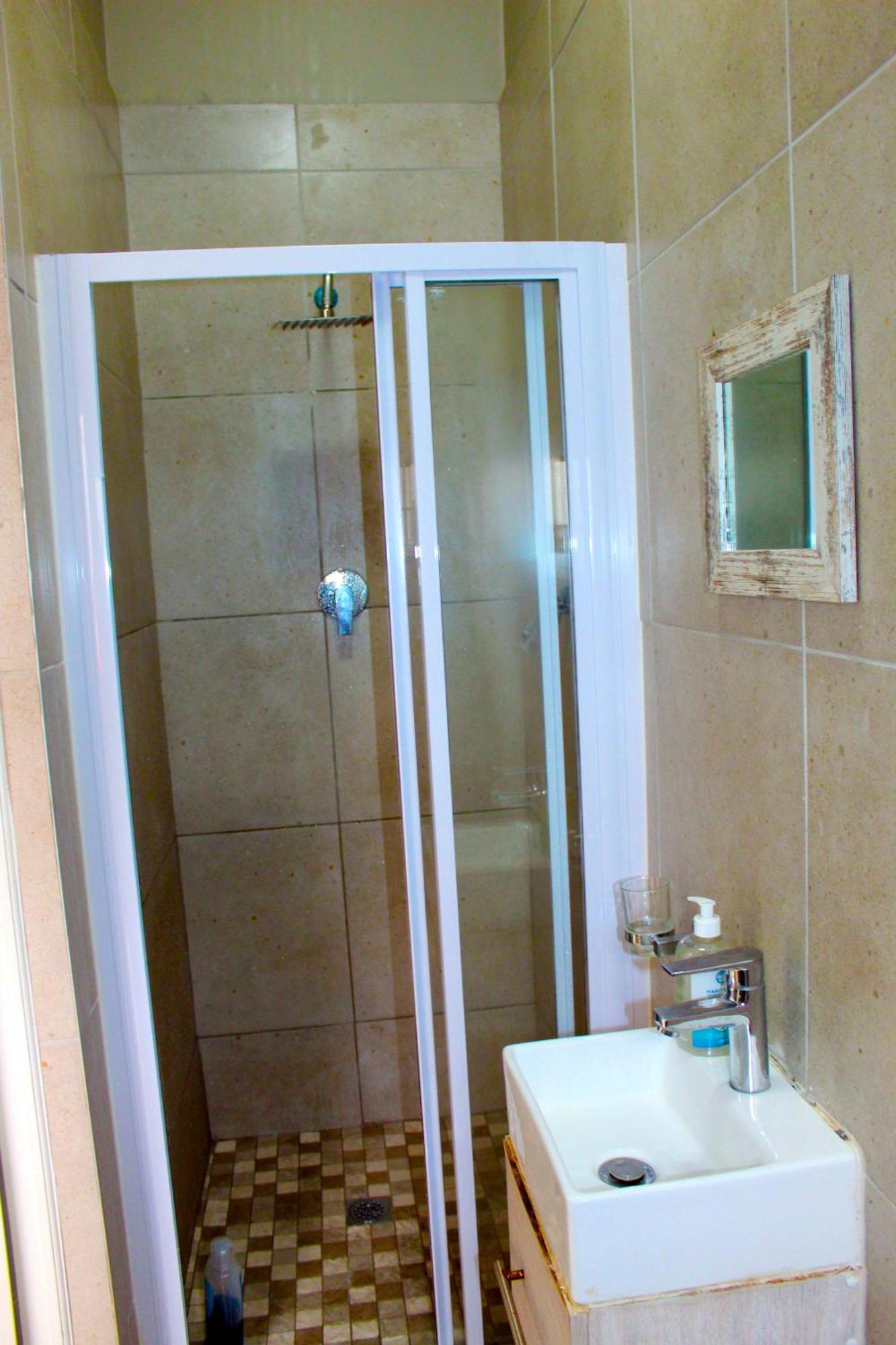 103Onwallace Self Catering Guest House เคปทาวน์ ภายนอก รูปภาพ