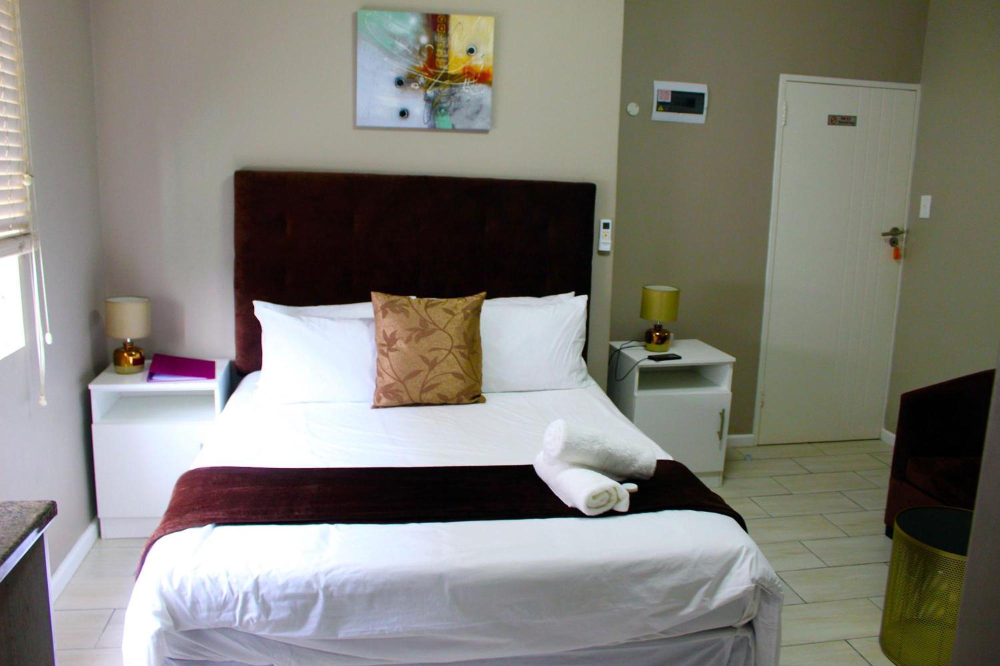 103Onwallace Self Catering Guest House เคปทาวน์ ภายนอก รูปภาพ