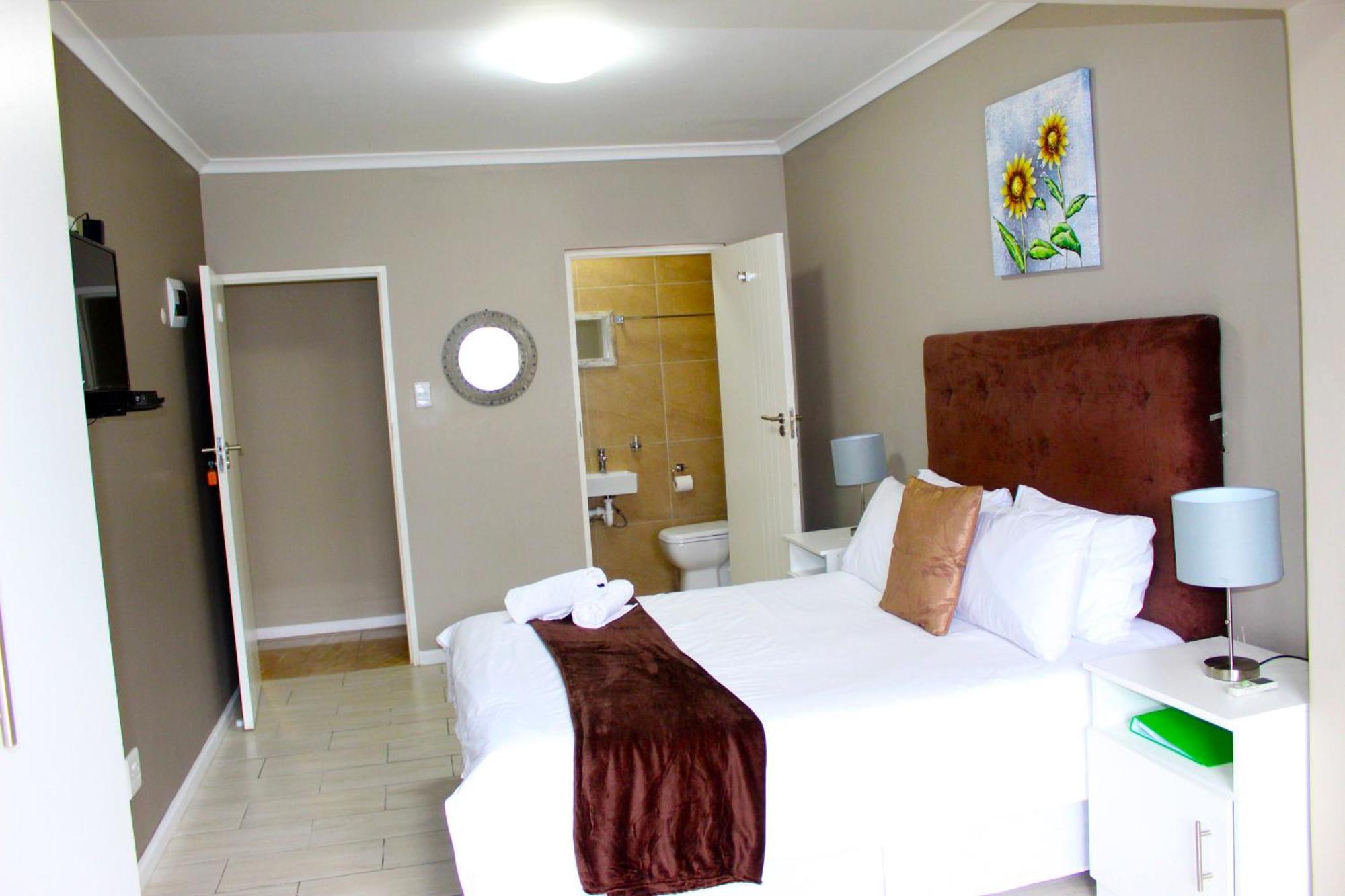 103Onwallace Self Catering Guest House เคปทาวน์ ภายนอก รูปภาพ