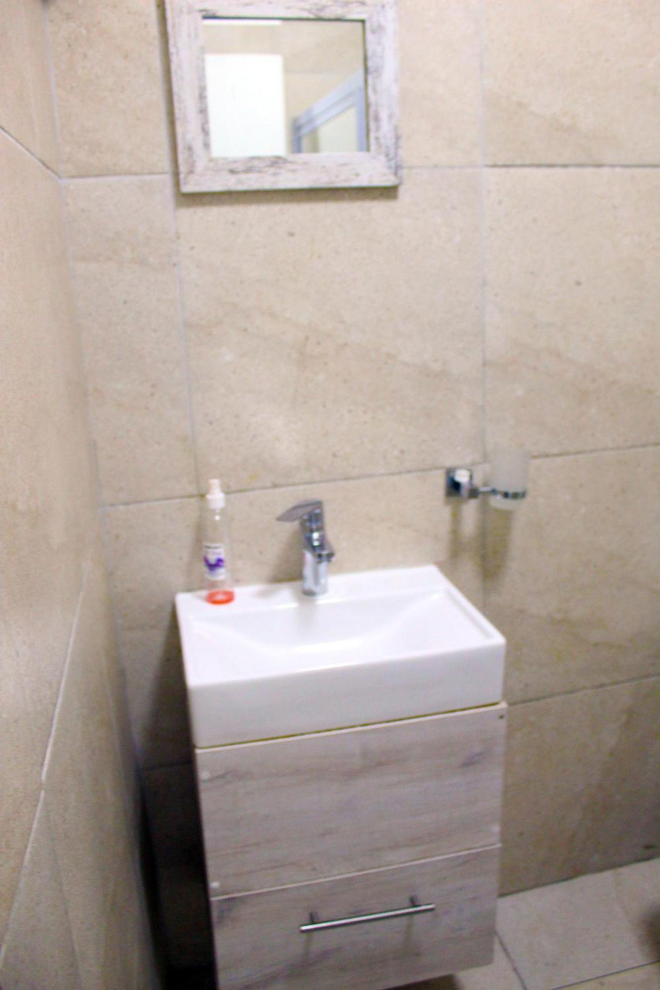 103Onwallace Self Catering Guest House เคปทาวน์ ภายนอก รูปภาพ