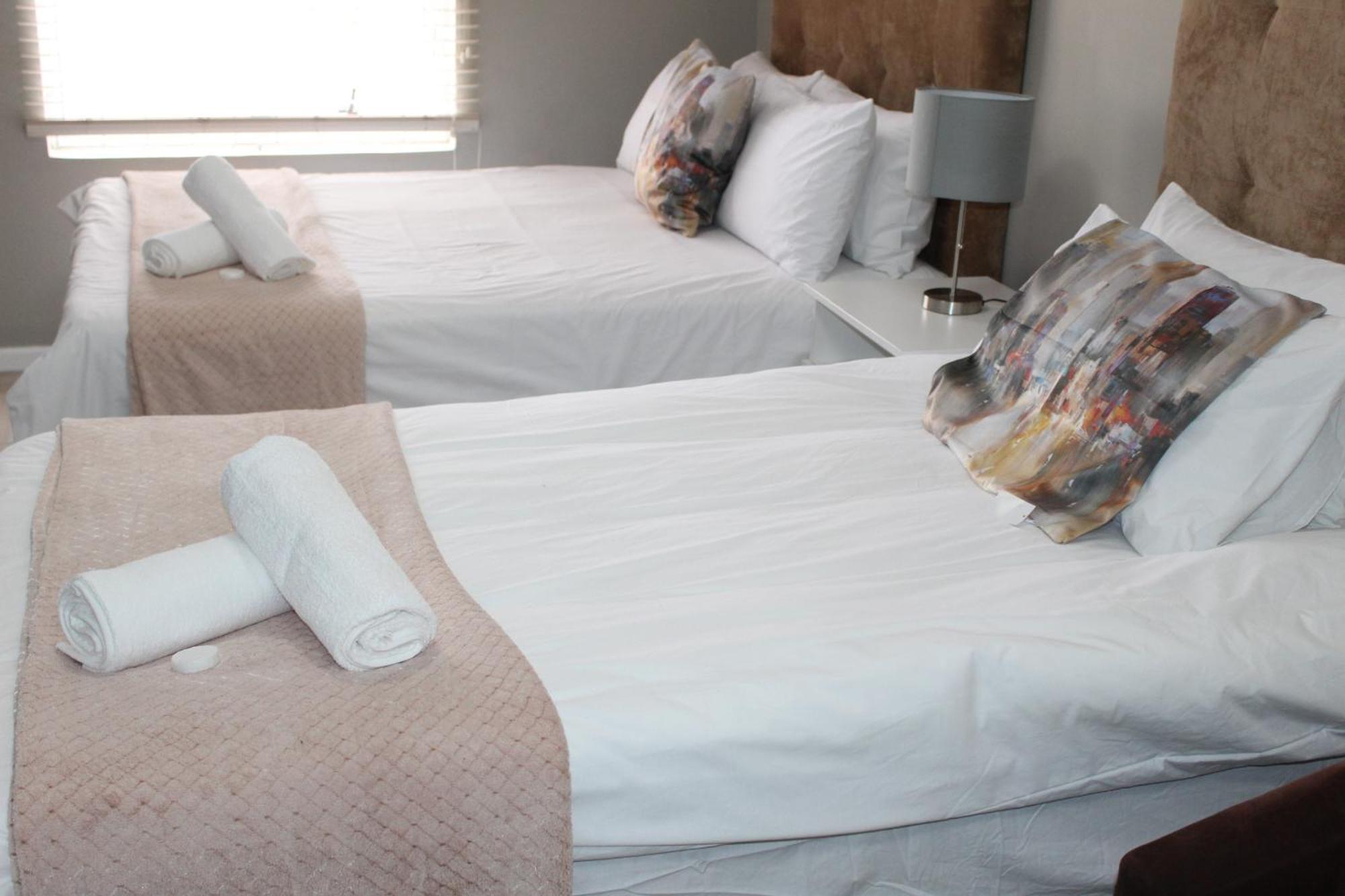 103Onwallace Self Catering Guest House เคปทาวน์ ภายนอก รูปภาพ