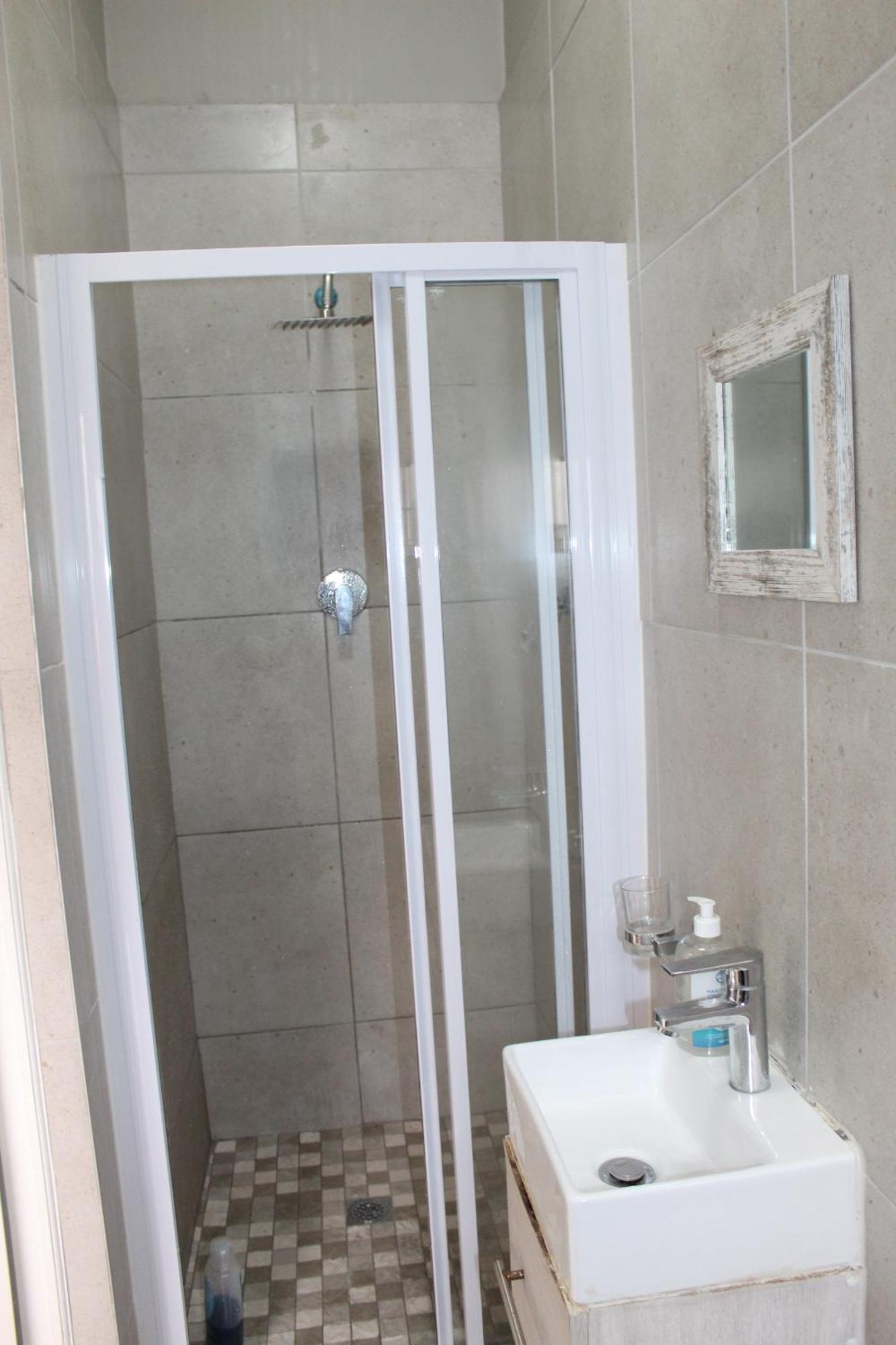 103Onwallace Self Catering Guest House เคปทาวน์ ภายนอก รูปภาพ