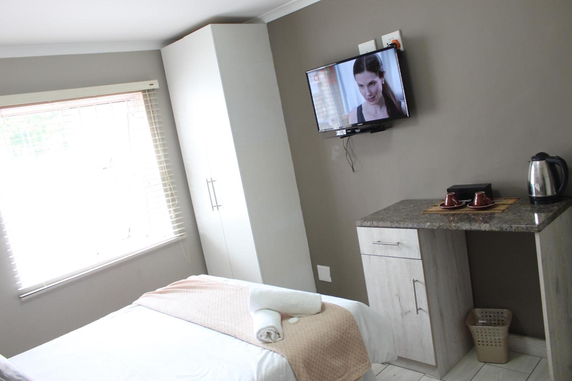 103Onwallace Self Catering Guest House เคปทาวน์ ภายนอก รูปภาพ