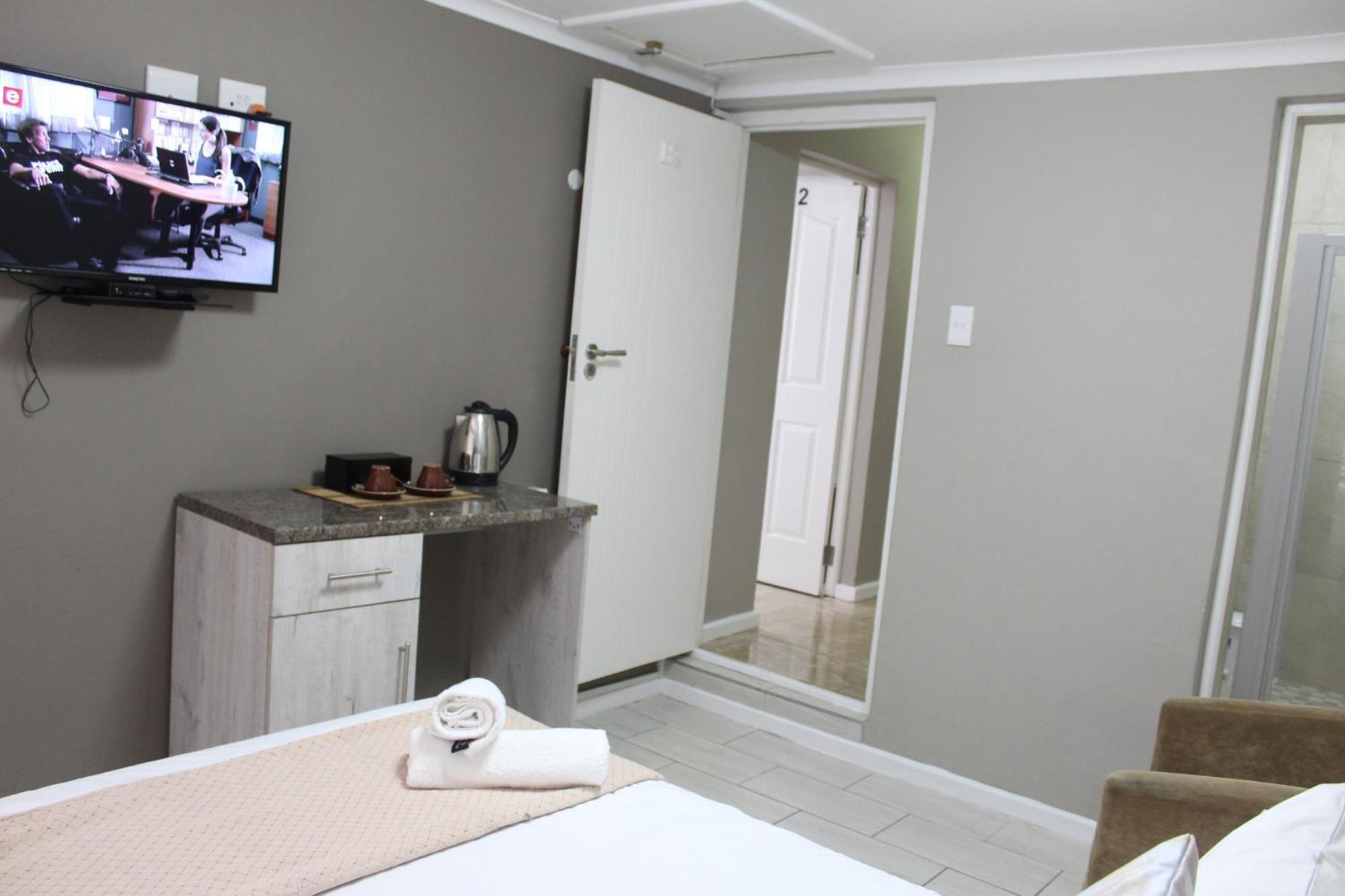 103Onwallace Self Catering Guest House เคปทาวน์ ภายนอก รูปภาพ
